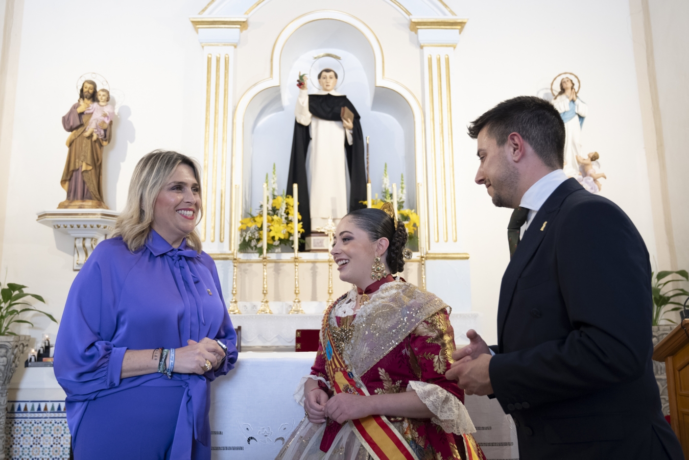 Marta Barrachina muestra el compromiso de la Diputación para restaurar la peana de San Vicente Ferrer de la Vall d’Uixó y recuperar su esplendor